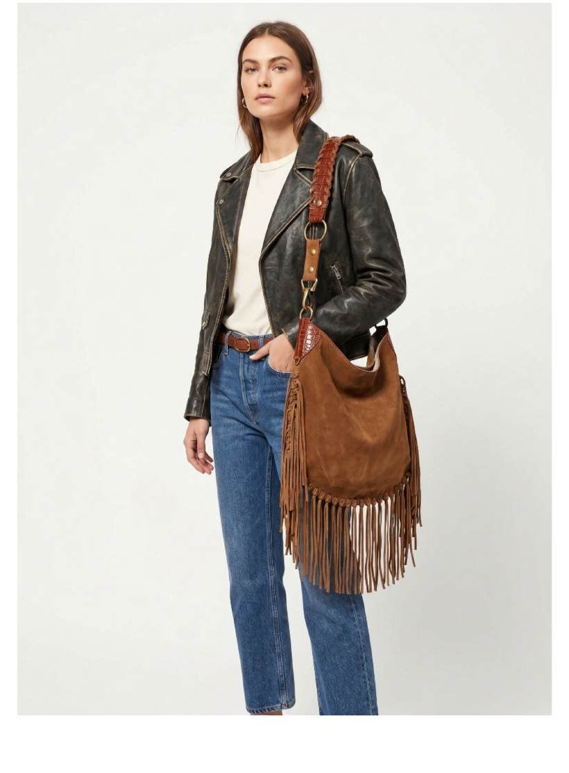 Modelo con cartera Condotti