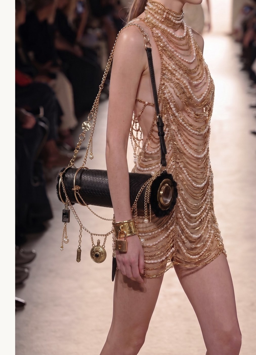 Cartera Parioli en pasarela - look 1
